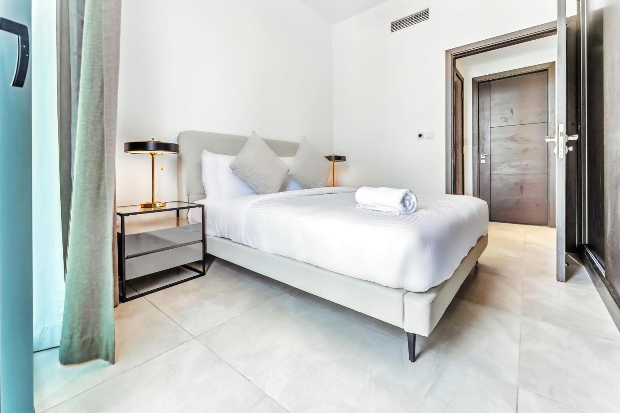Fam Living Paragon Igo 1 Bed Modern Retreat * Dubai