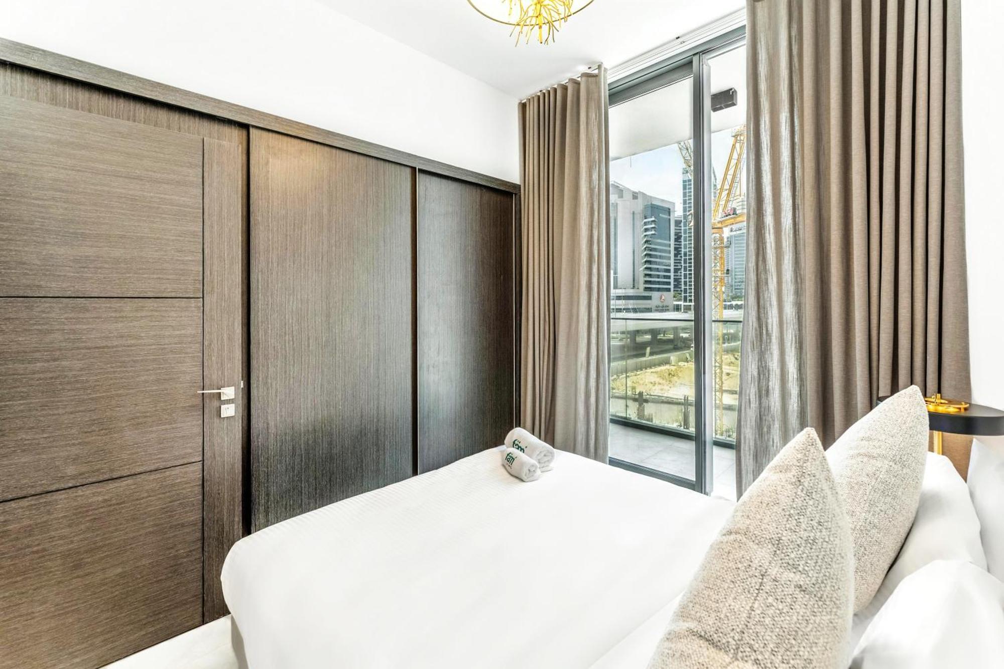 Fam Living Paragon Igo 1 Bed Modern Retreat Apartment *
