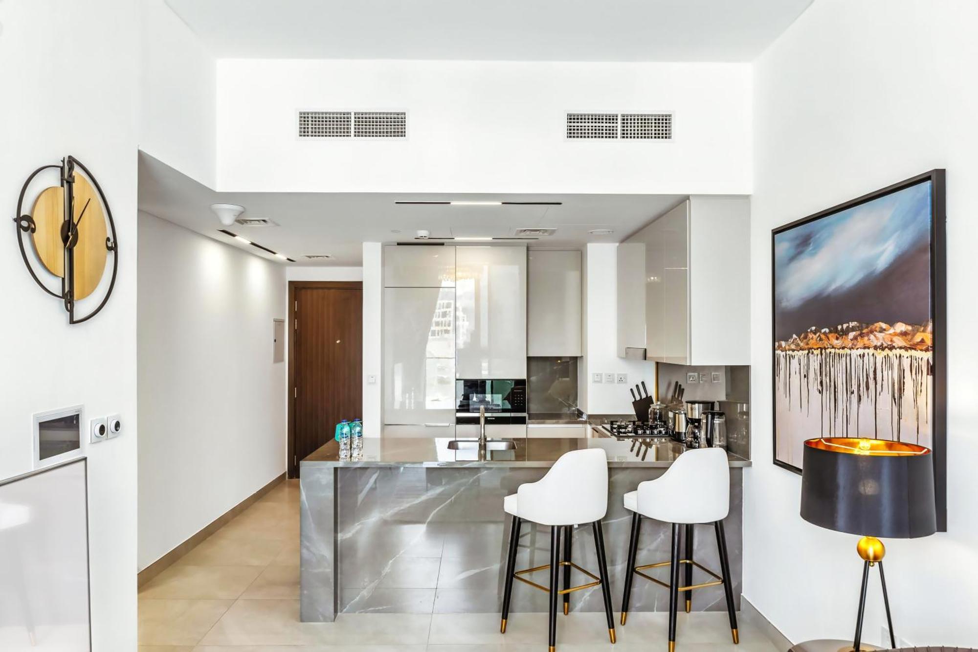 Fam Living Paragon Igo 1 Bed Modern Retreat Apartment Dubai