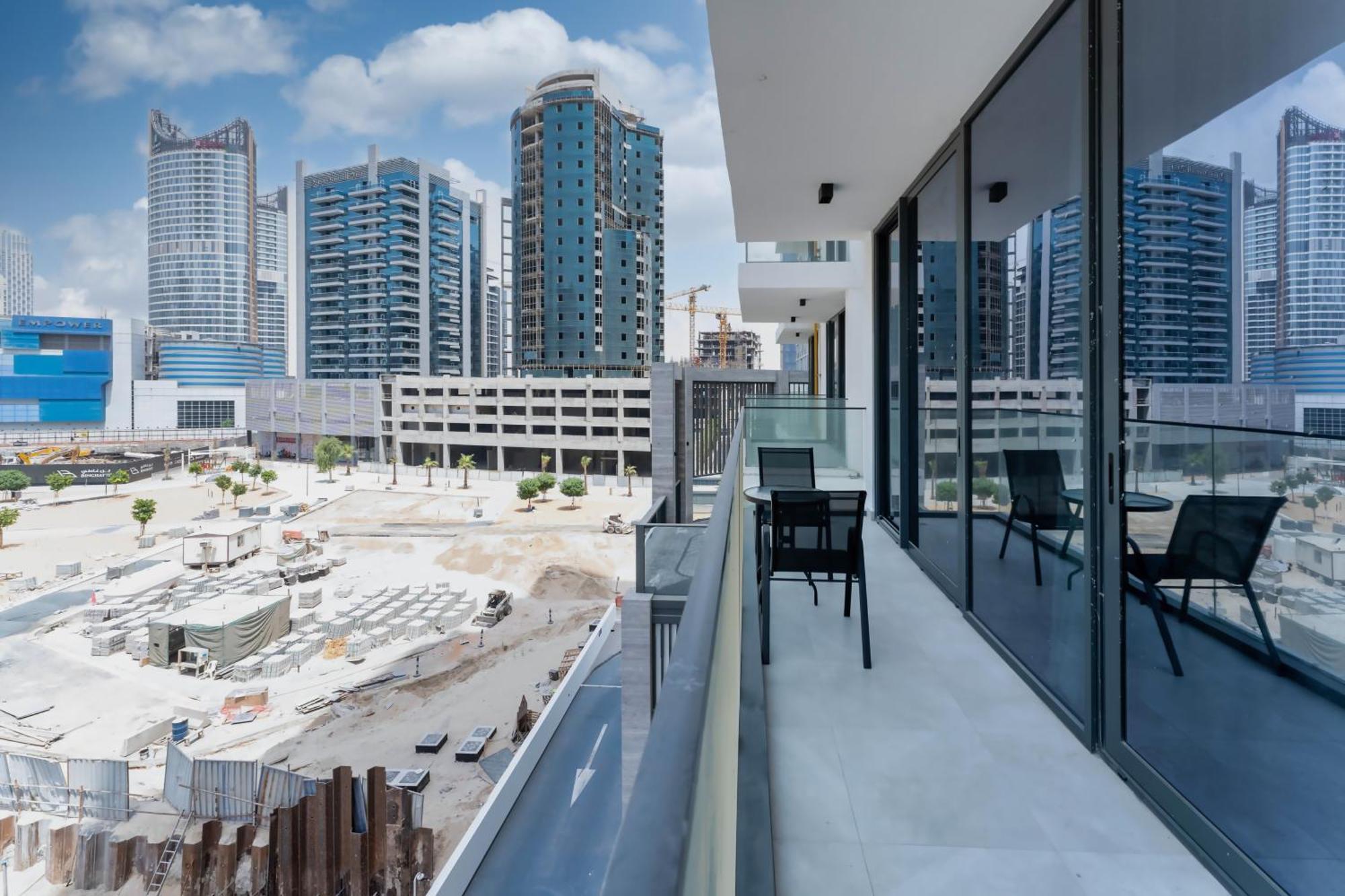 Fam Living Paragon Igo 1 Bed Modern Retreat *
